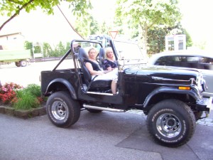 Mama und Tante im Offroader